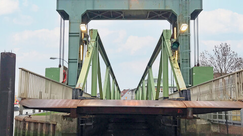 Moving part of the old ferry pier at the Geeeste estuary in Bremerhaven